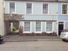 McKeachie's Close and 96 High Street from the North 